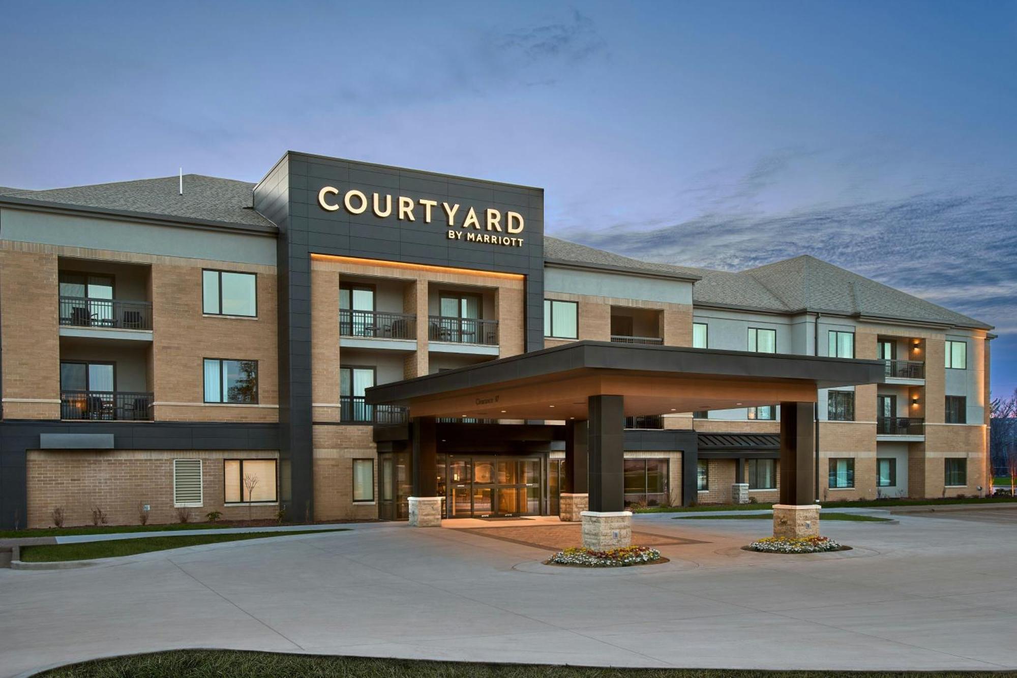 Courtyard Уосо Экстерьер фото