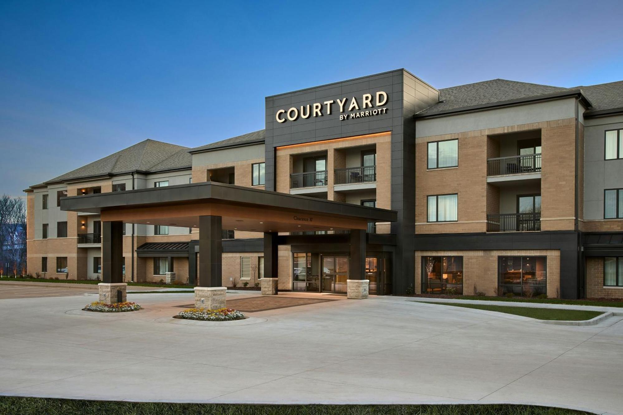 Courtyard Уосо Экстерьер фото